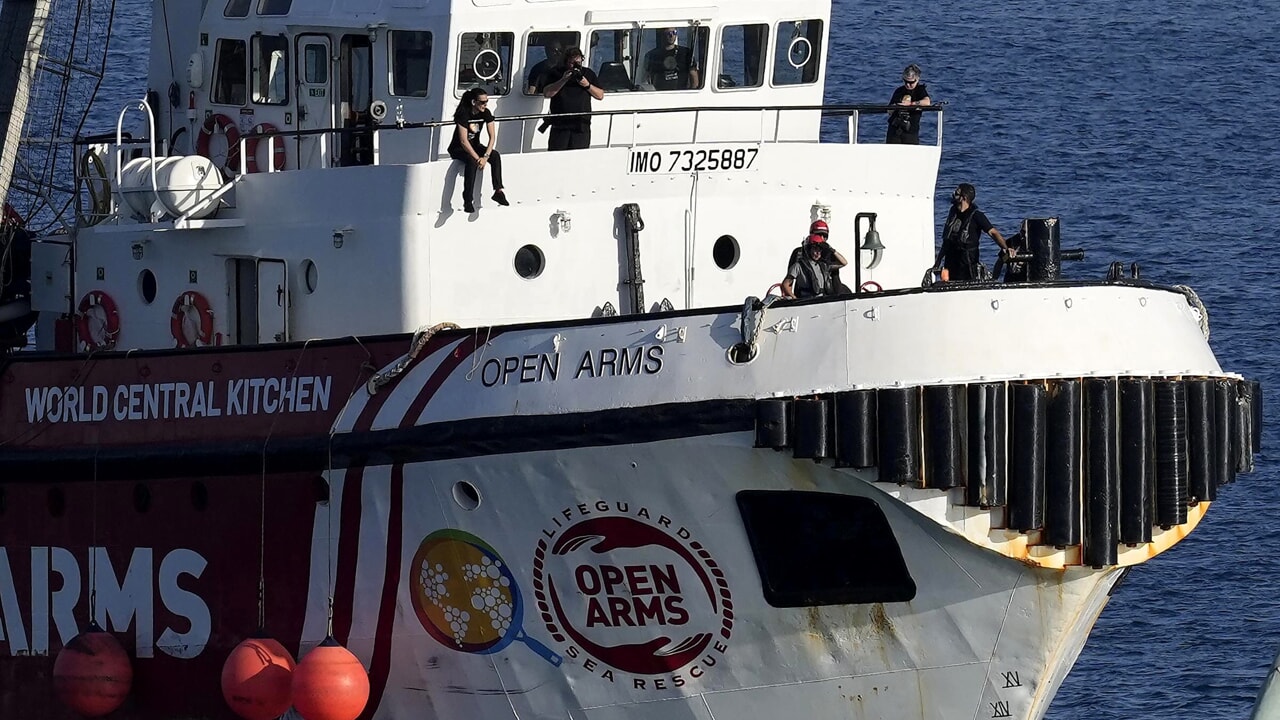 Corridoi umanitari per migranti e visti più semplici, le richieste di Open Arms ai candidati