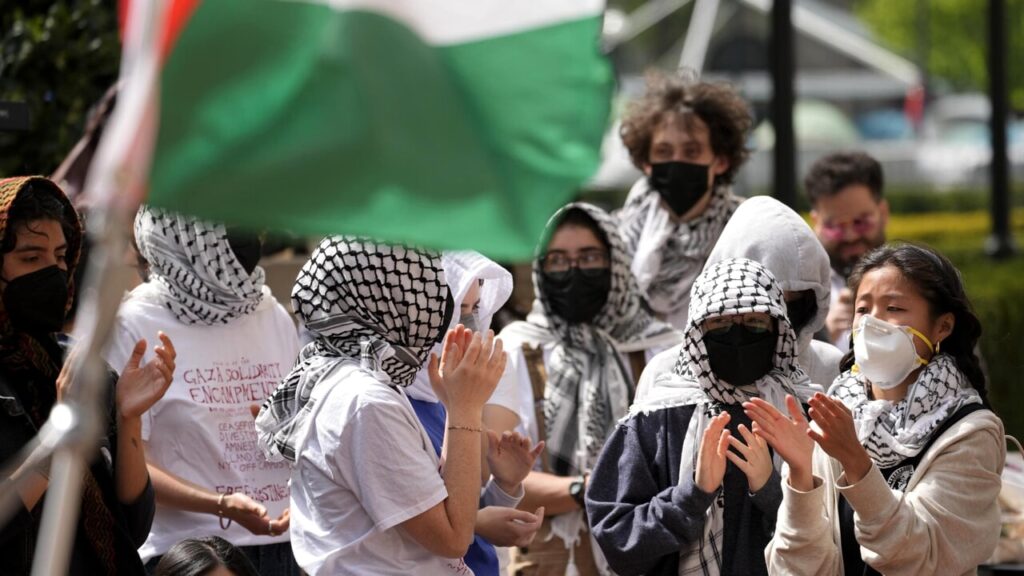 La polizia irrompe alla Columbia University: manifestanti pro Palestina arrestati