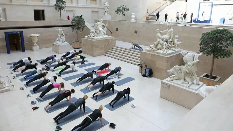 Remise en forme con la Venere di Milo. Al Louvre si fa palestra tra i capolavori