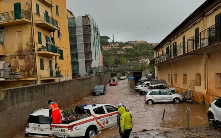 Temporali e grandinate in arrivo su mezza Italia, a Milano allagamenti nella notte: il Seveso a livello di allarme