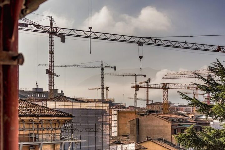 Cantieri edili: arrivano le nuove sanzioni e riguardano anche chi ristruttura casa