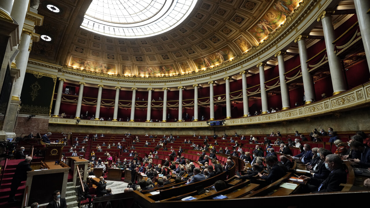 Come funzionano le elezioni in Francia (e la "trappola" anti Le Pen)