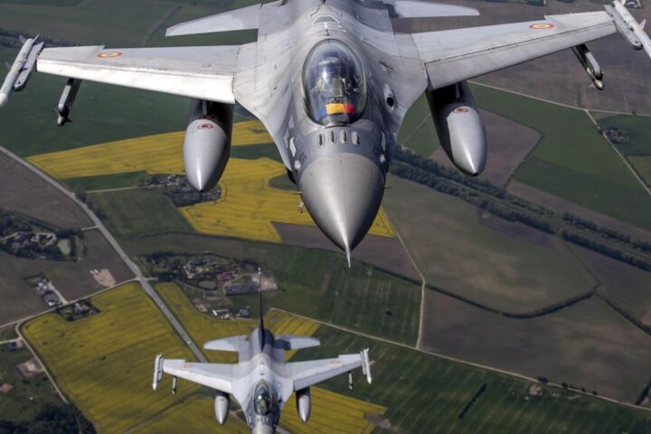 L'Ucraina pronta a schierare gli F-16: "Potranno colpire anche in Russia"
