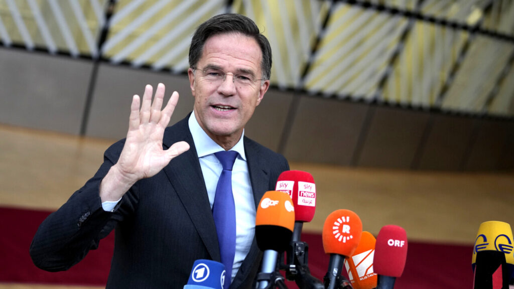 Chi è Mark Rutte: dal "niente soldi agli italiani" alla guida della Nato