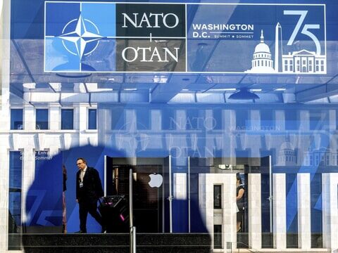 La Nato regala nuove armi all'Ucraina per rispondere agli attacchi russi