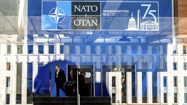 La Nato regala nuove armi all'Ucraina per rispondere agli attacchi russi