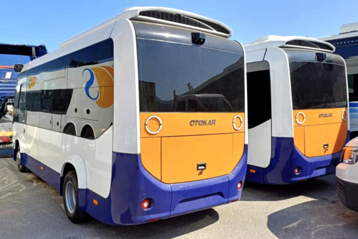 Il Comune compra 35 autobus elettrici, ma manca il caricabatterie: fermi