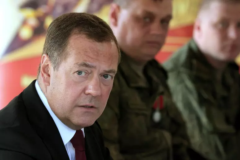 Medvedev, 'nessun dialogo con Ucraina fino a sua sconfitta'