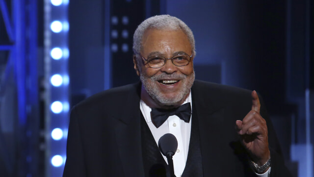 Addio a James Earl Jones, la voce di Darth Vader e Mufasa