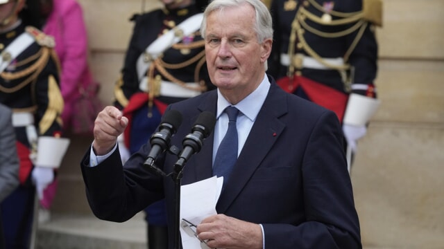 In Francia inizia l'era Barnier, ma incombe l'incubo di nuove tasse