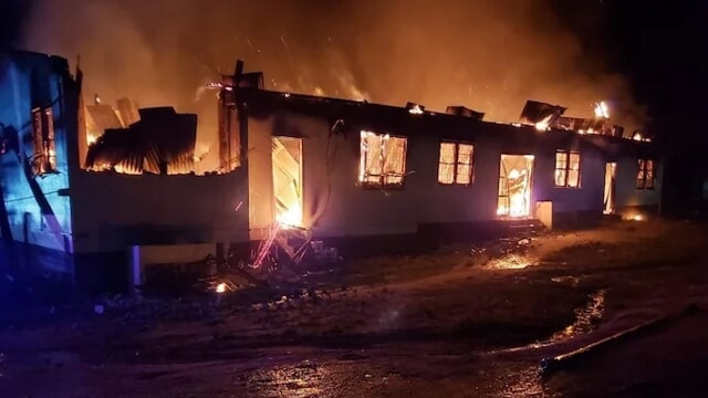 Incendio in un collegio, è strage di bambini: "Già recuperati 17 corpi"