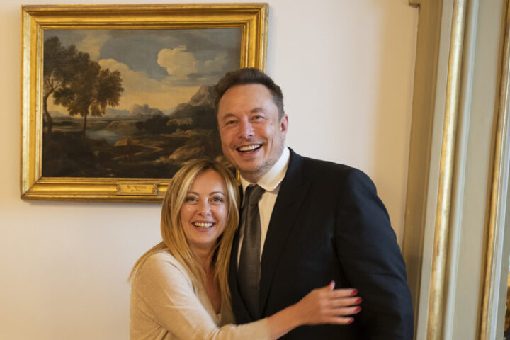 L'abbraccio a Elon Musk: cosa c'è dietro il "Trumpismo" di Meloni