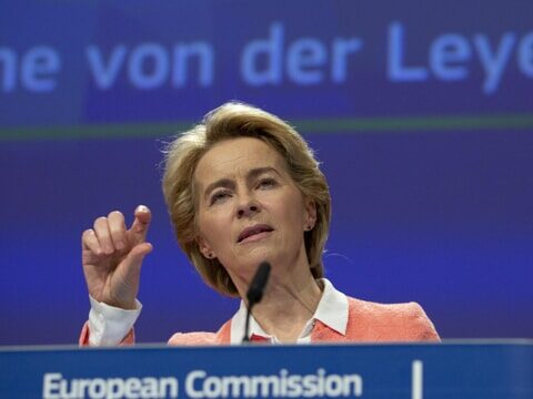 Una Commissione di uomini, von der Leyen: "Ma senza di me ci sarebbero solo 4 donne"