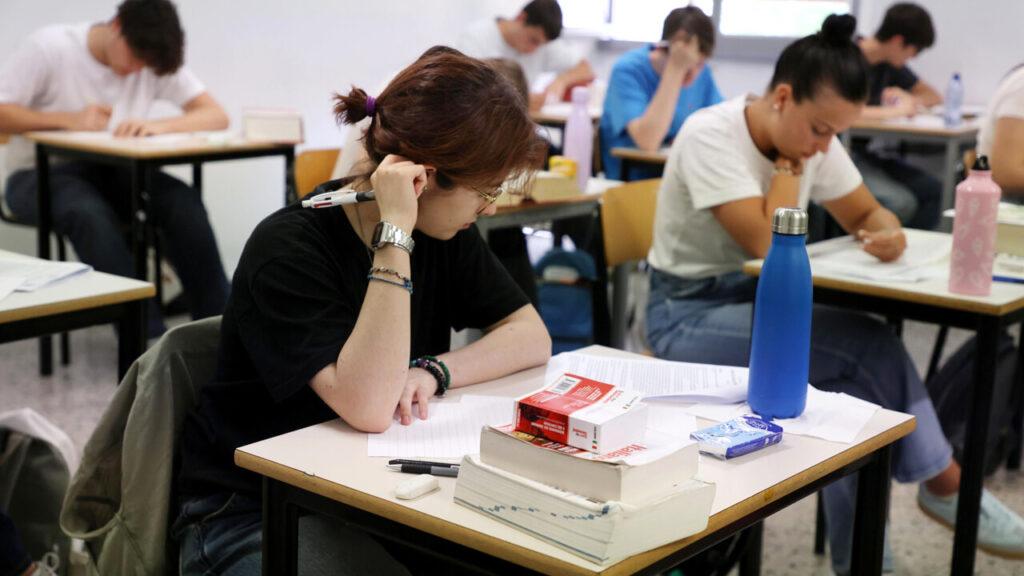 Il governo taglia la scuola: meno insegnanti, meno personale e meno asili nido al Sud