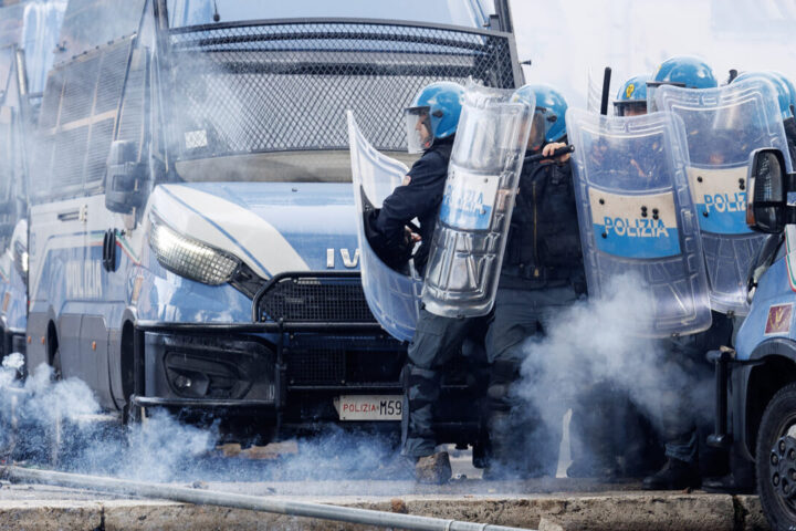 "In Italia le forze dell'ordine prendono di mira Rom e africani". L'ira di Meloni contro il Consiglio d'Europa