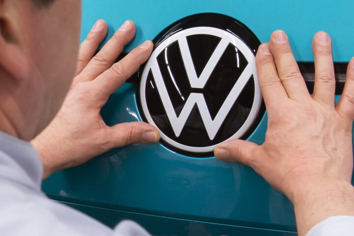 Mentre la Germania trema per la crisi di Volkswagen l'Italia taglia i fondi all'automotive