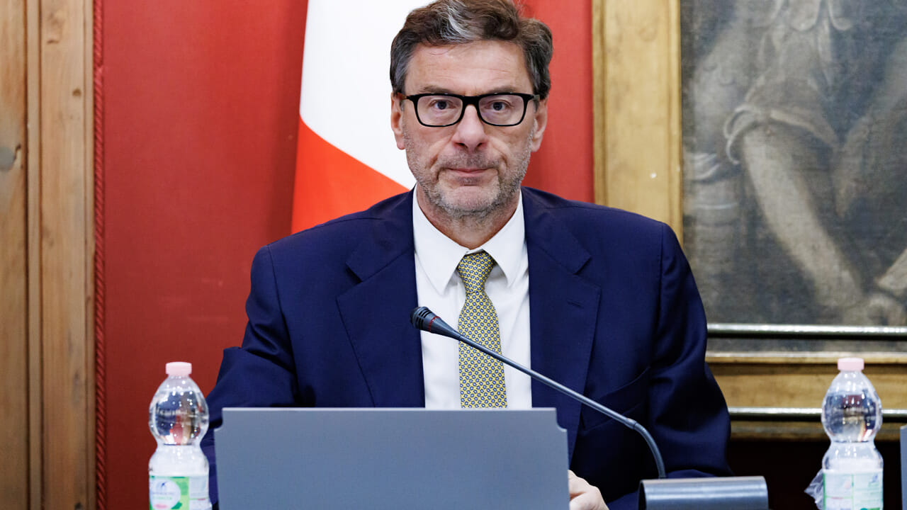 Giorgetti sulla manovra: "Crescita incoraggiante, ambizioso il 2 per cento del Pil chiesto dalla Nato"