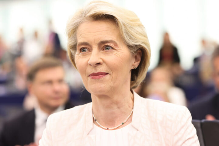 Il governo Ue appeso a un filo: il voto chiave che deciderà il destino di von der Leyen