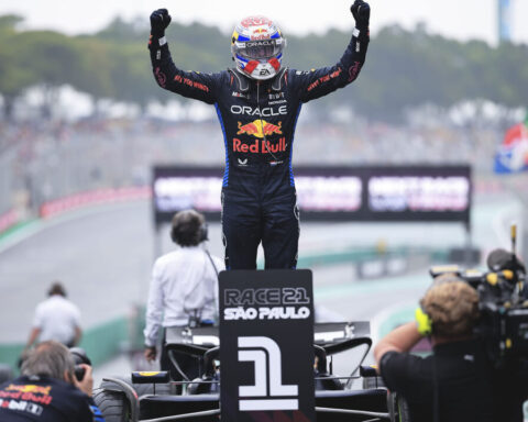 Max Vestappen vince un epico e pazzo Gp del Brasile: l'olandese ipoteca il titolo -- Max Vestappen vince un epico e pazzo Gp del Brasile: l'olandese ipoteca il titolo