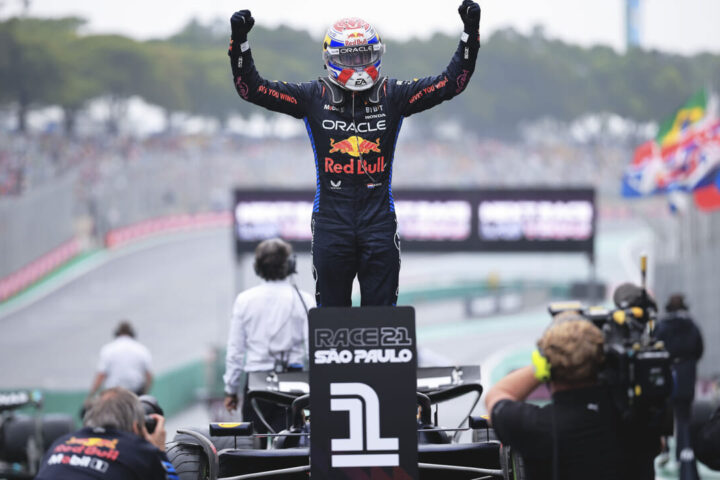 Max Vestappen vince un epico e pazzo Gp del Brasile: l'olandese ipoteca il titolo -- Max Vestappen vince un epico e pazzo Gp del Brasile: l'olandese ipoteca il titolo