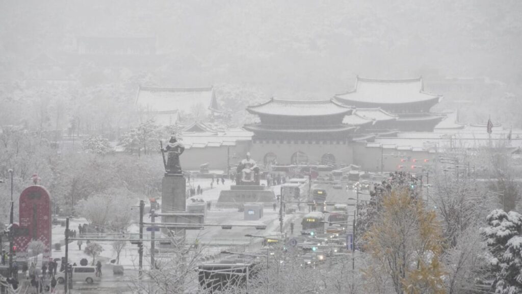 Nevicata record in Corea del Sud: quattro morti e centinaia di voli cancellati