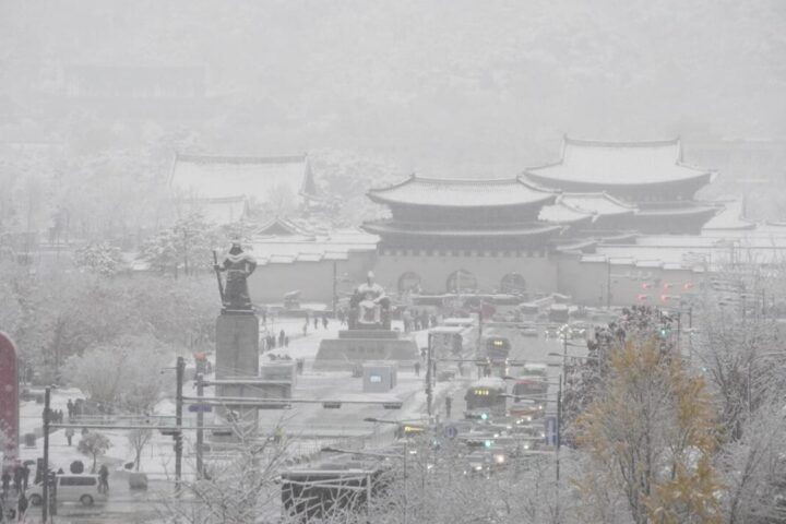 Nevicata record in Corea del Sud: quattro morti e centinaia di voli cancellati