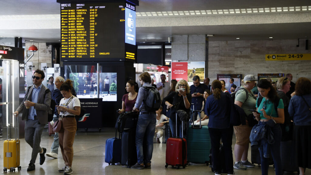 Venerdì 8 novembre 2024 scioperano anche i treni? No (con alcune eccezioni) -- Sciopero di venerdì 8 novembre 2024: treni regolari (con alcune eccezioni), tutte le informazioni