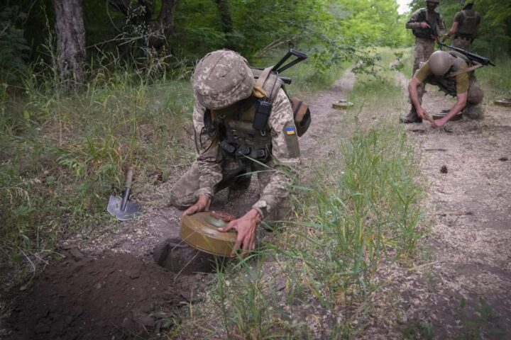 Via libera alle mine antiuomo degli Stati Uniti all'Ucraina per fermare la Russia