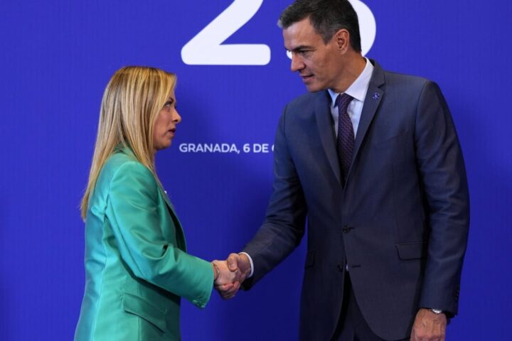 La "sfida" tra Giorgia Meloni e Pedro Sánchez alla conferenza sul clima