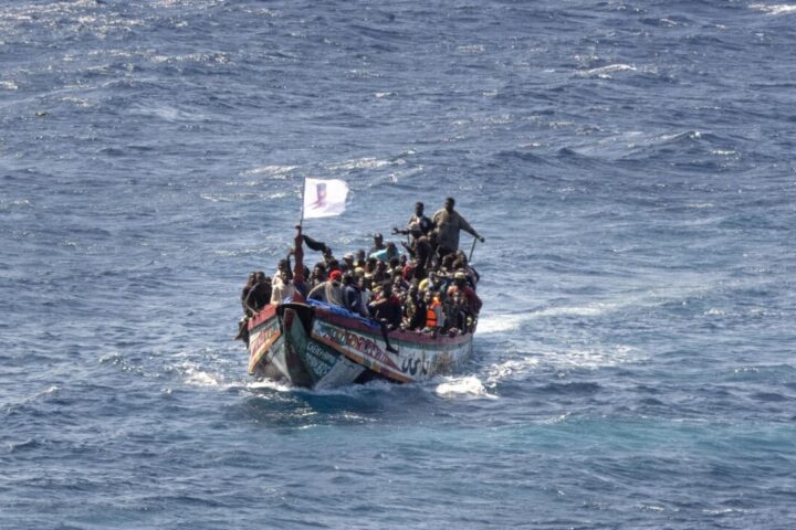 Crollano i migranti arrivati in Italia (grazie a Libia e Tunisia), boom della rotta verso le Canarie