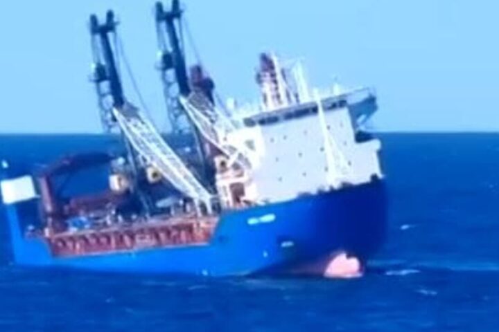 I misteri della nave cargo russa affondata nel Mediterraneo: per i russi è stato un "attentato"