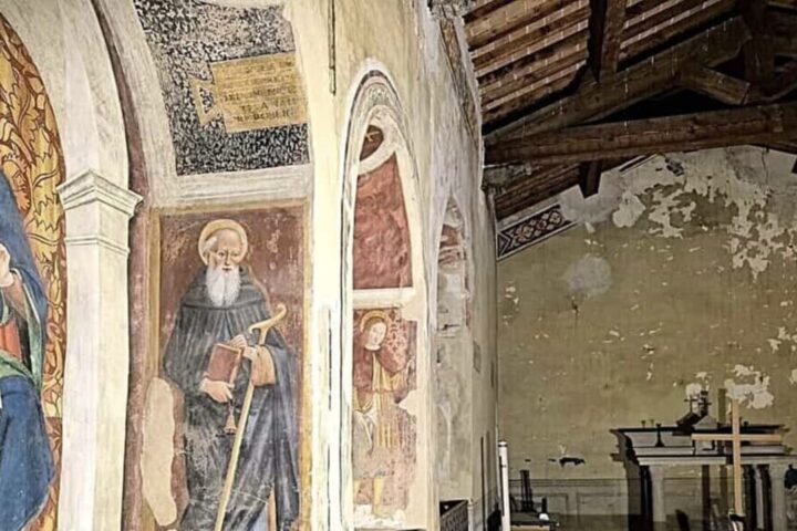 Il gioiello del Rinascimento cade a pezzi: l'incredibile scoperta nella chiesa abbandonata