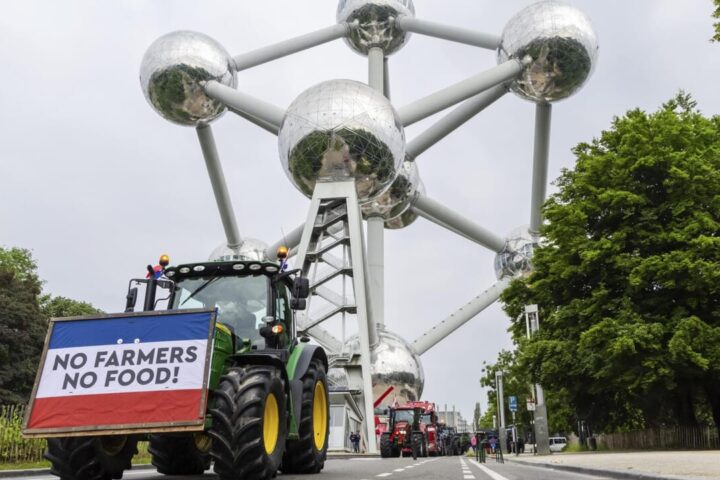 Meno controlli e tre miliardi di prestiti: i regali di Natale di von der Leyen per gli agricoltori