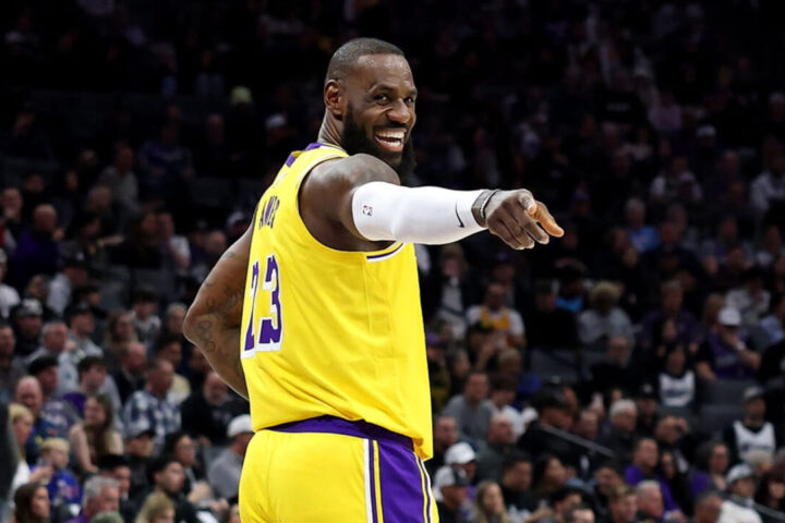 Nba, LeBron James centra un nuovo incredibile record