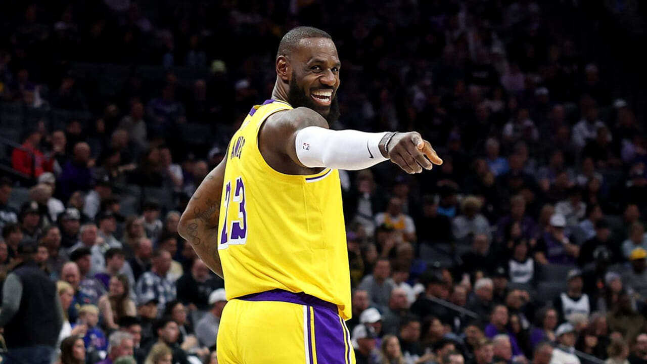 Nba, LeBron James centra un nuovo incredibile record