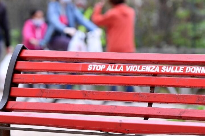 Reddito di libertà: 500 euro al mese alle donne vittime di violenza