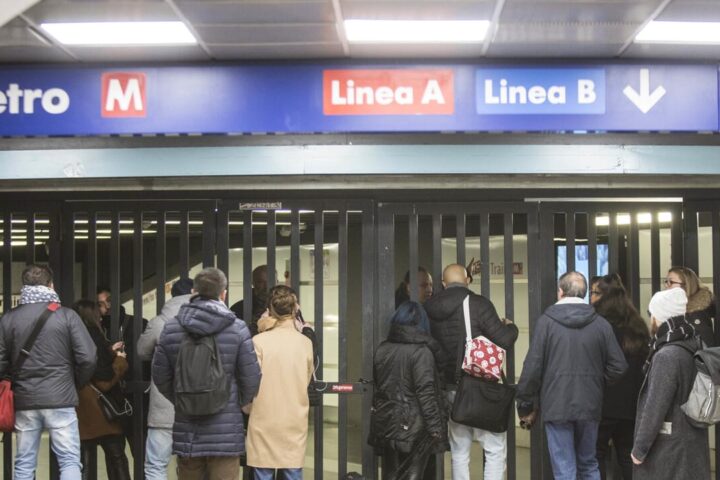 Sciopero generale oggi: chi si ferma e in quali orari