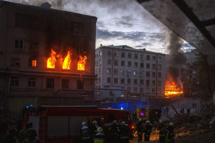 Ucraina, notte di Natale sotto le bombe: pioggia di missili sulle città