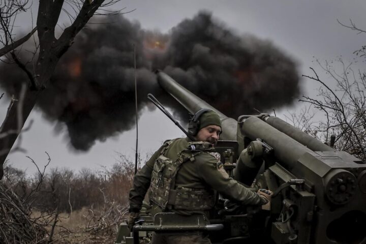 Ucraina sotto attacco, continuano i raid russi: esplosioni in tutto il Paese