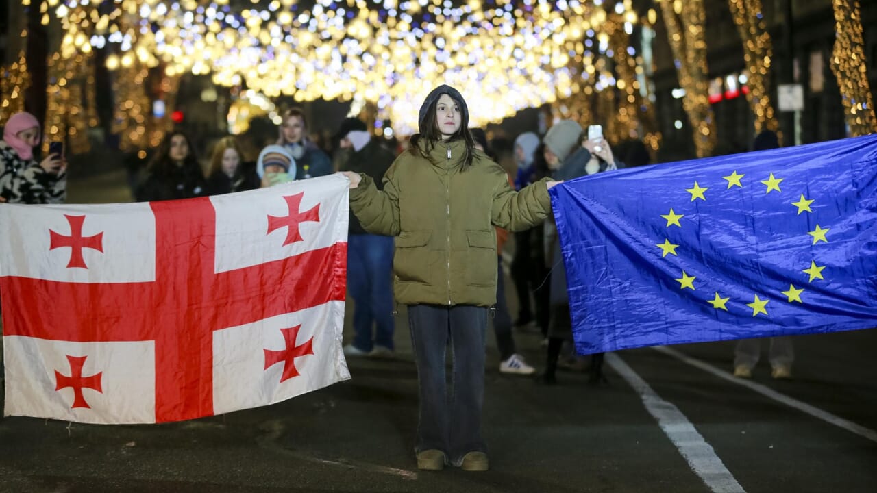 L'Ue sospende l'esenzione dei visti per i diplomatici georgiani