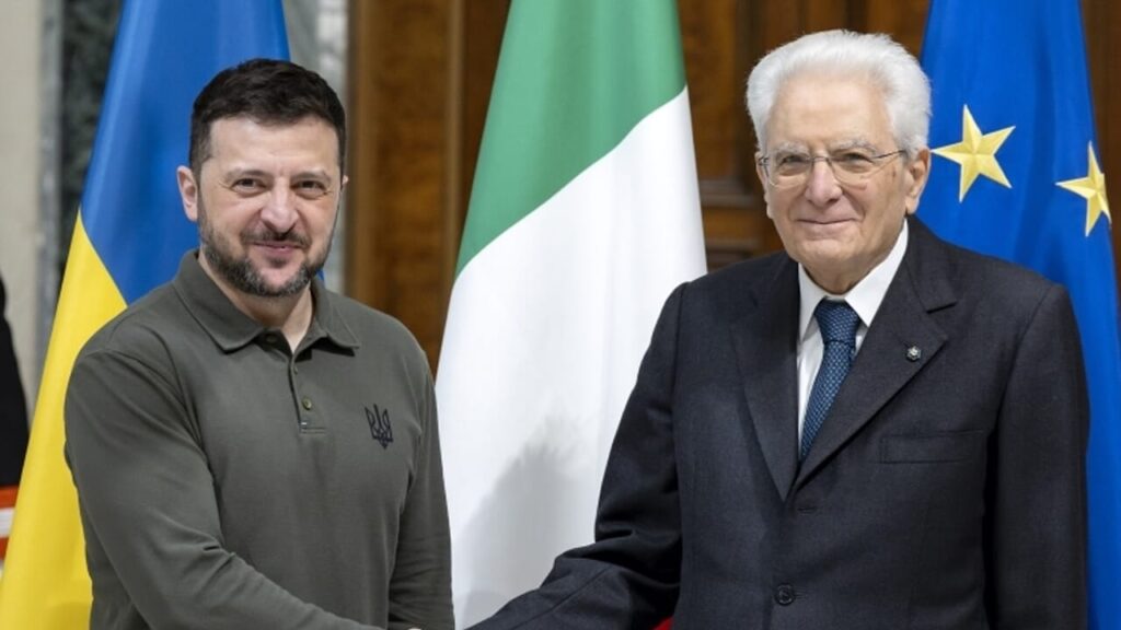 Mattarella incontra Zelensky al Quirinale: "Pieno, costante e inalterato sostegno", il presidente ucraino lo invita a Kiev