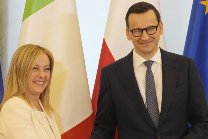 Morawiecki eredita da Meloni la guida dei conservatori europei: lavorerà a unire le destre