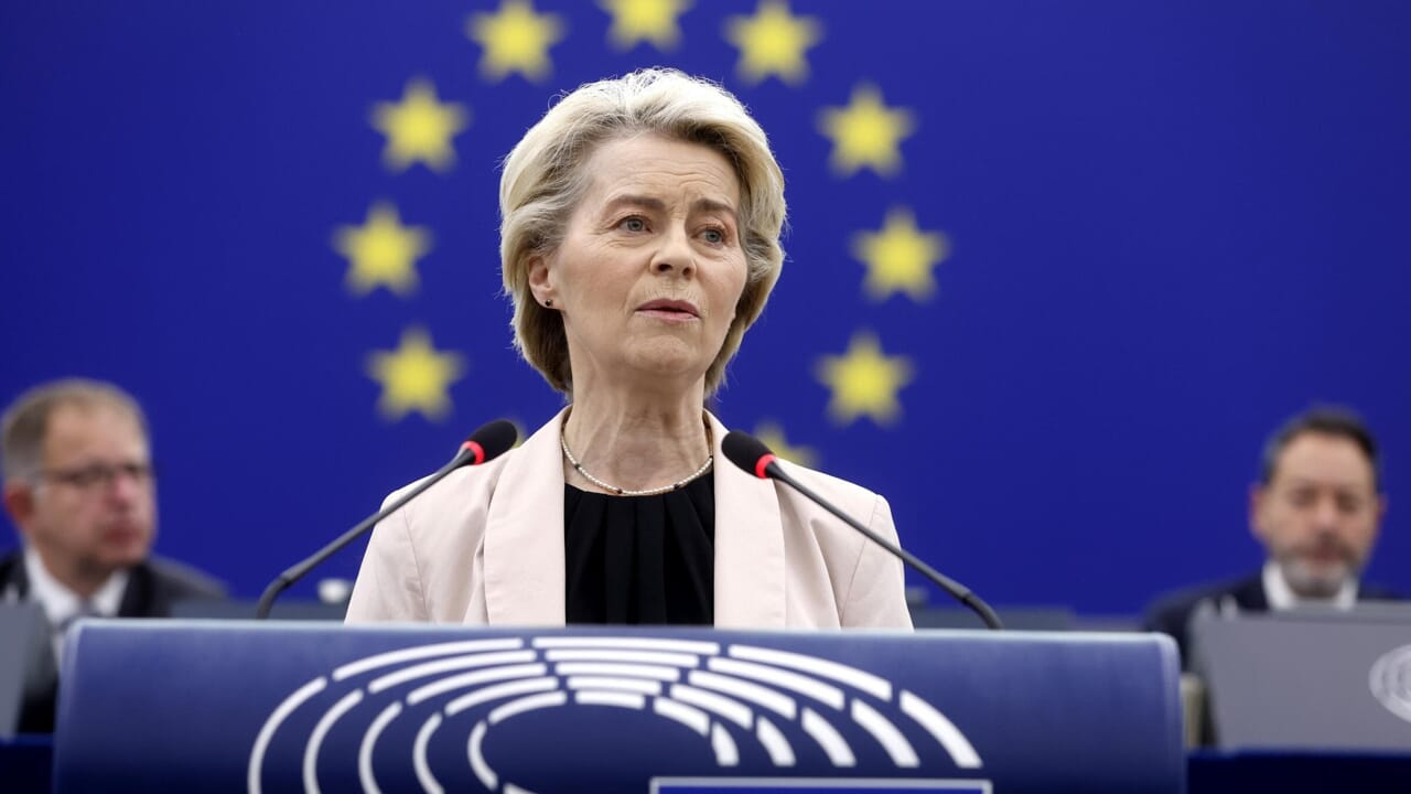 Von der Leyen pronta a tornare al lavoro dopo la polmonite (tenuta quasi segreta)