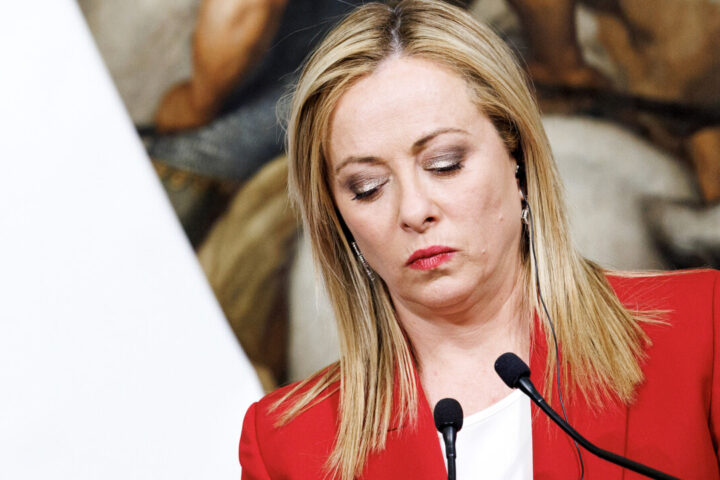 Prometteva di inseguire scafisti "per il globo terracqueo" ma sui migranti il governo Meloni butta milioni (e aumentano gli sbarchi)