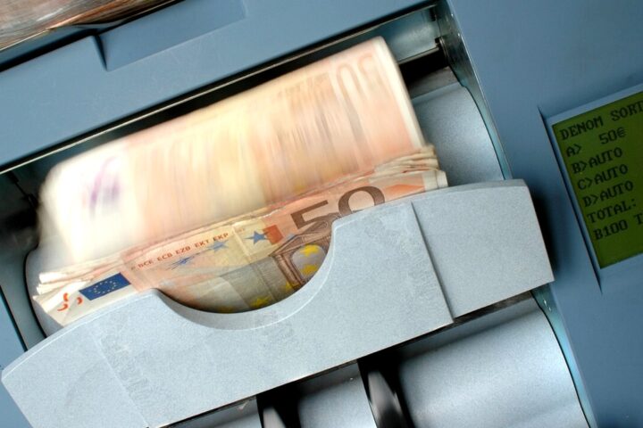 Stipendi: quanto si guadagna in media all'ora in Italia