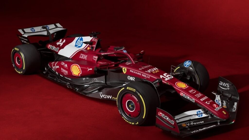 F1: svelata la Ferrari SF-25, Londra fa il tifo per la Rossa di Lewis Hamilton e Charles Leclerc