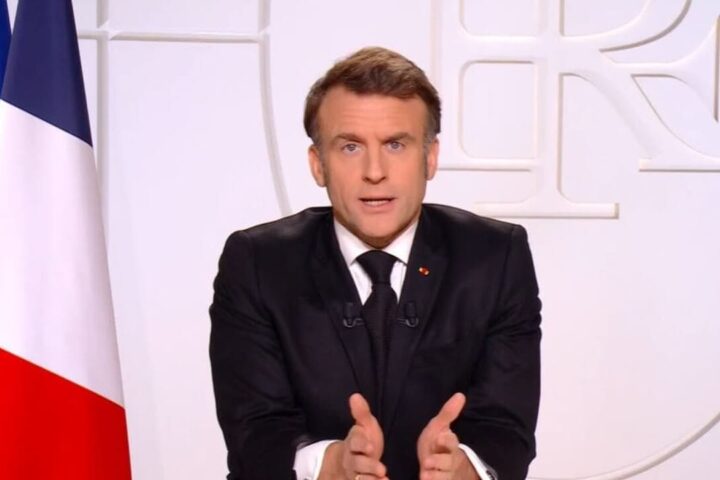 Armi atomiche, Macron offre lo scudo francese agli alleati europei: "Credete che Putin si fermerà all'Ucraina?"