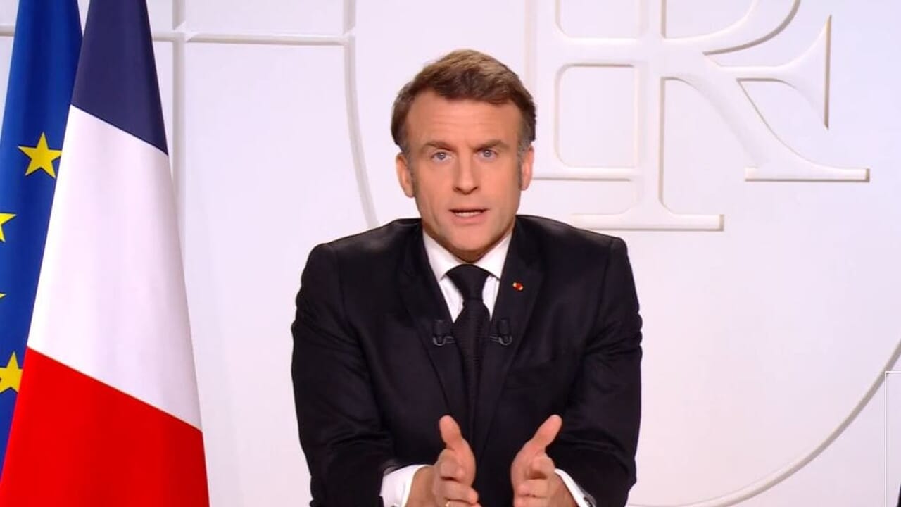 Armi atomiche, Macron offre lo scudo francese agli alleati europei: "Credete che Putin si fermerà all'Ucraina?"