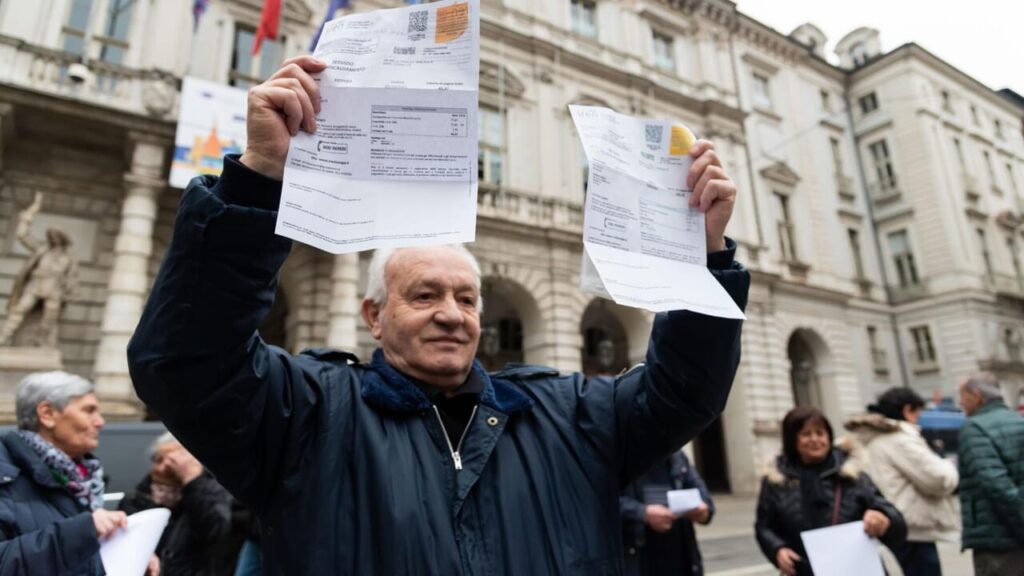 Bollette, ci sono due buone notizie in arrivo con i prossimi addebiti