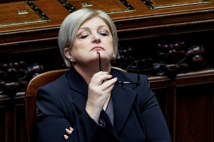 Calderone e la laurea della domenica alla Link, la ministra: “Mio titolo valido, attaccano me per colpire il governo”